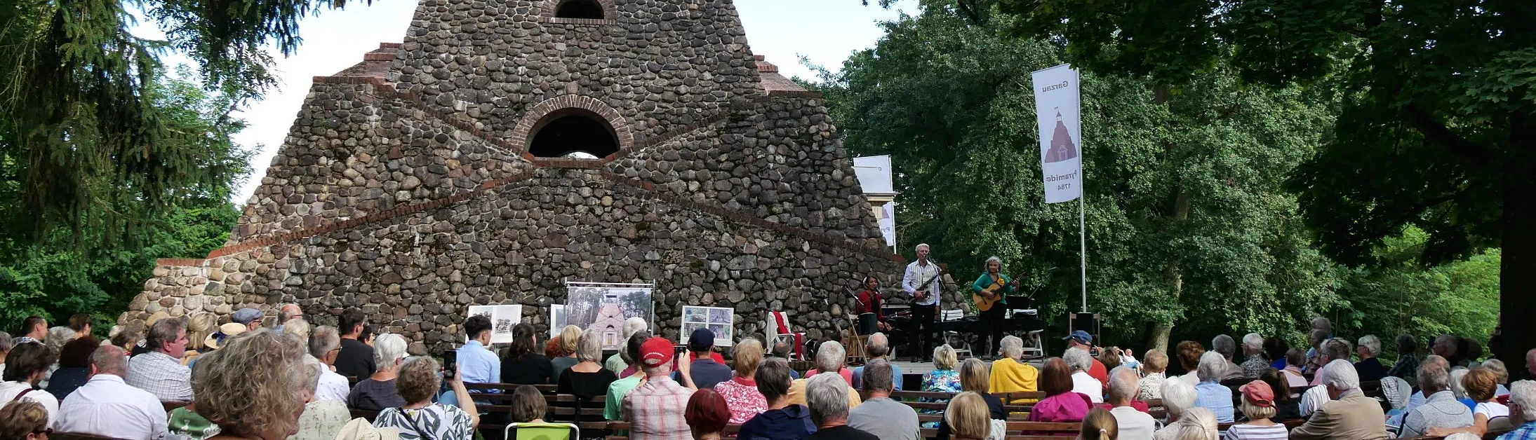 Feldstein und Musik